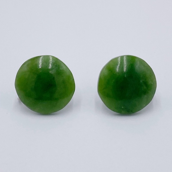 Vintage Natural Green Stone Silver Tone Screw Back Button Style Earrings - Picture 2 of 7